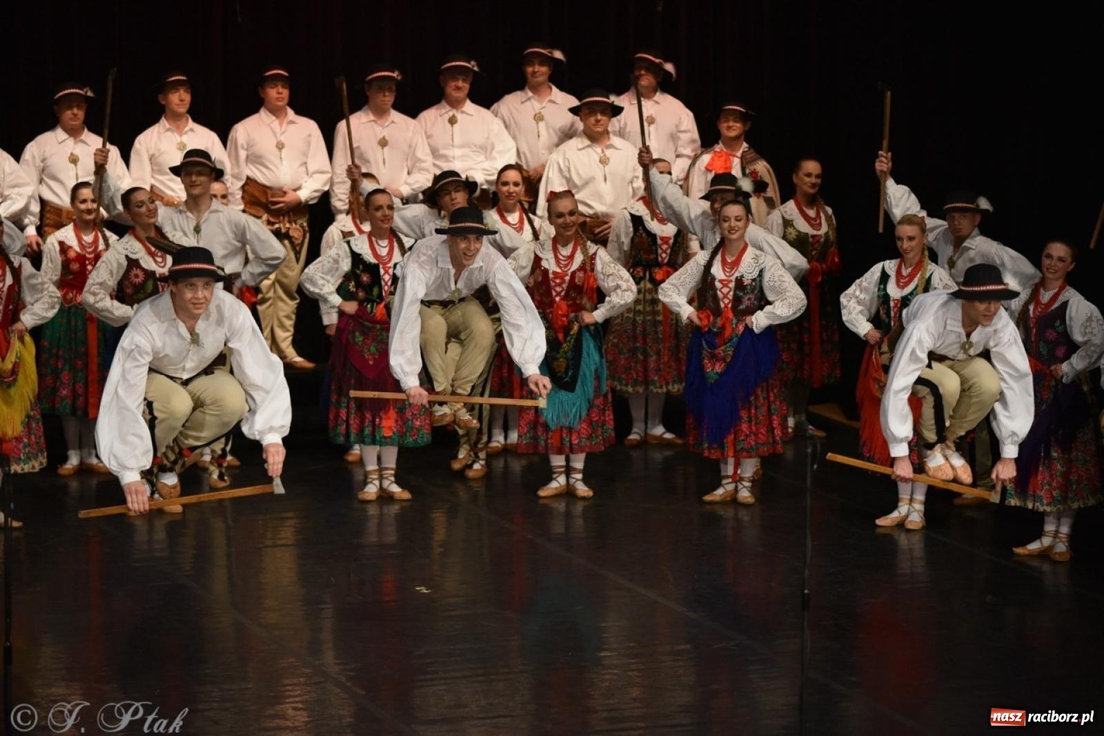 Zdjęcie w galerii na portalu naszraciborz.pl: ZPiT ŚLĄSK wrócił do Raciborza. Wyśmienity koncert na deskach RCK-u wiadomości z regionu