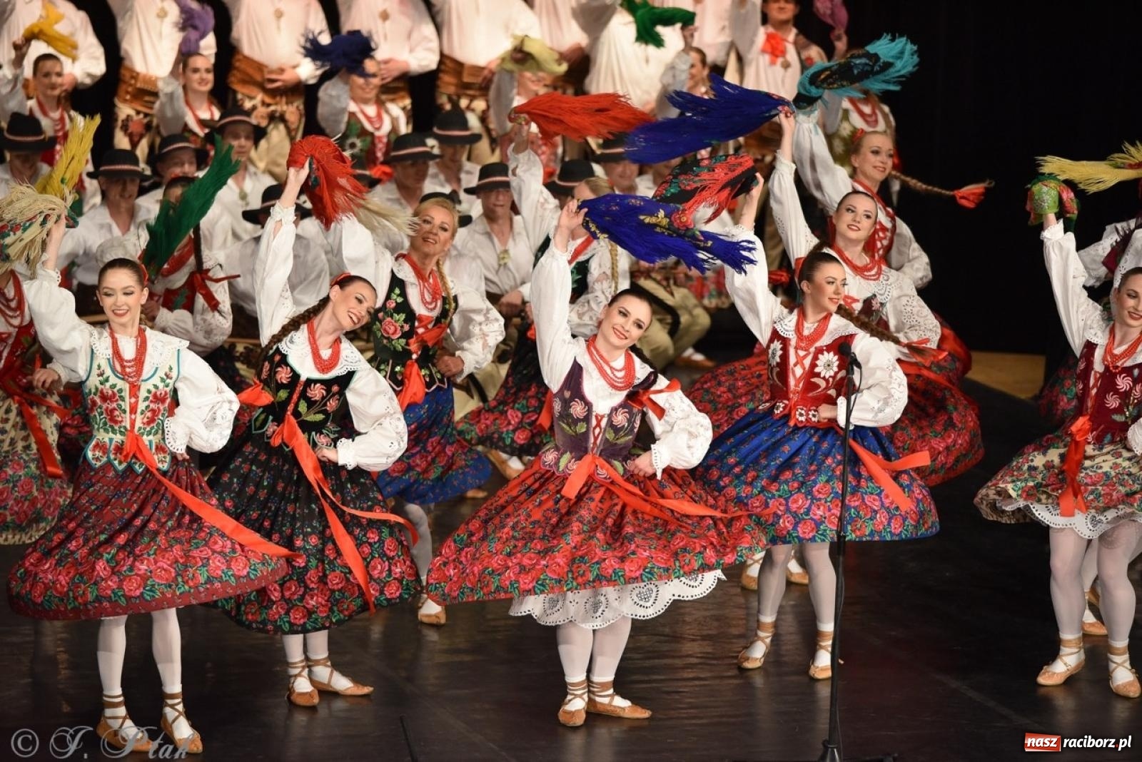 Zdjęcie w galerii na portalu naszraciborz.pl: ZPiT ŚLĄSK wrócił do Raciborza. Wyśmienity koncert na deskach RCK-u wiadomości z regionu