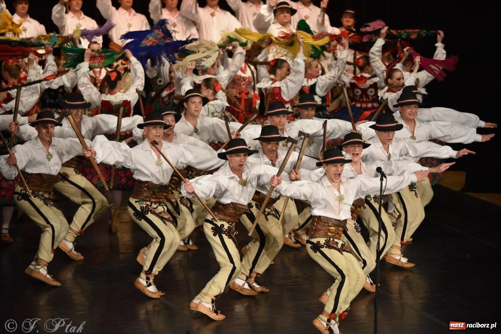 Zdjęcie w galerii na portalu naszraciborz.pl: ZPiT ŚLĄSK wrócił do Raciborza. Wyśmienity koncert na deskach RCK-u wiadomości z regionu