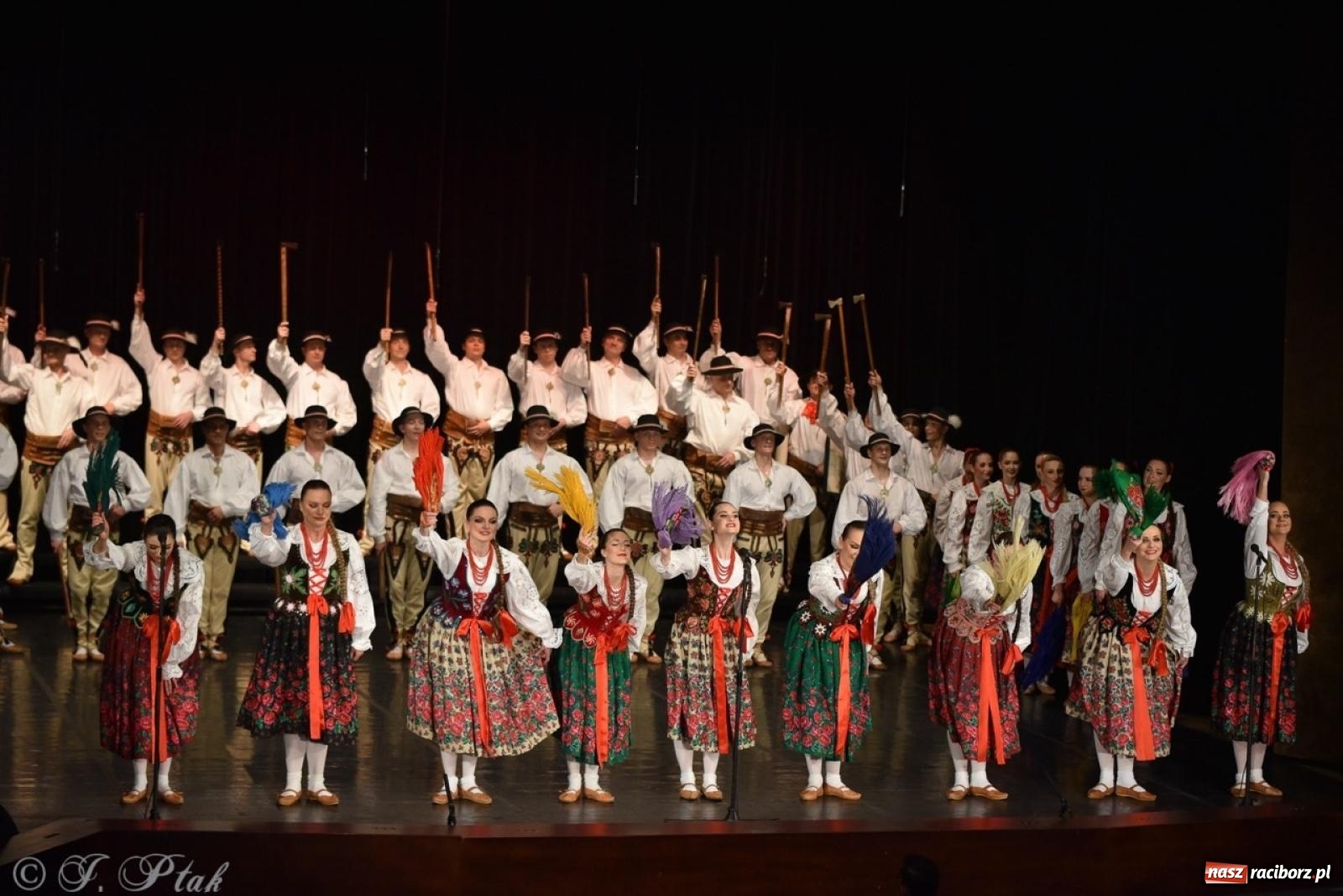 Zdjęcie w galerii na portalu naszraciborz.pl: ZPiT ŚLĄSK wrócił do Raciborza. Wyśmienity koncert na deskach RCK-u wiadomości z regionu