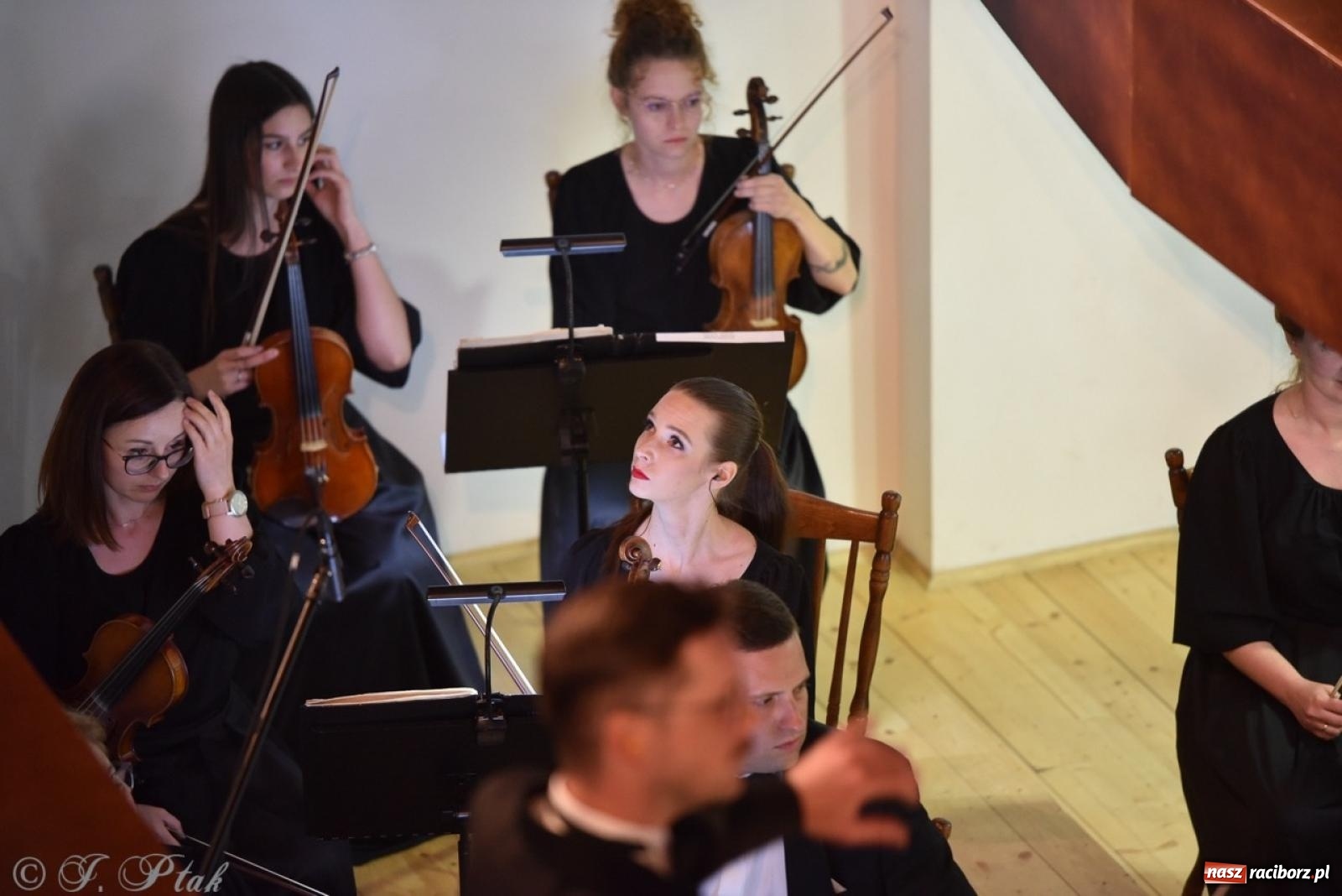 Zdjęcie w galerii na portalu naszraciborz.pl: ZPiT ŚLĄSK wrócił do Raciborza. Wyśmienity koncert na deskach RCK-u wiadomości z regionu