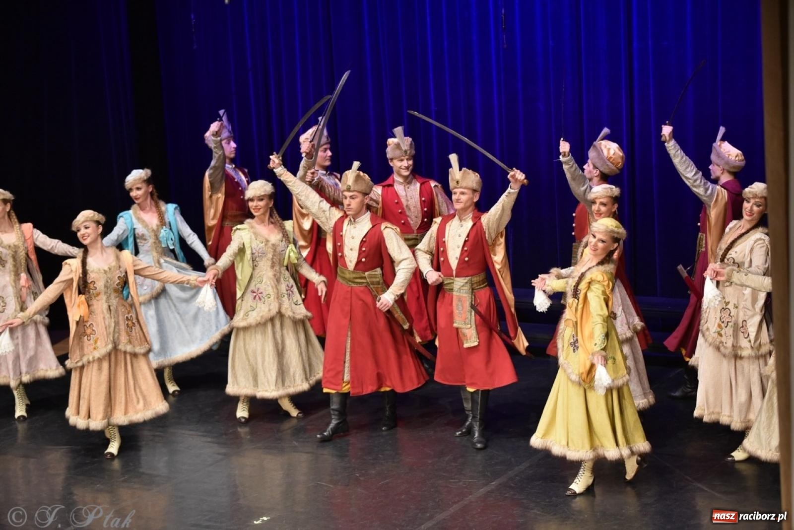 Zdjęcie w galerii na portalu naszraciborz.pl: ZPiT ŚLĄSK wrócił do Raciborza. Wyśmienity koncert na deskach RCK-u wiadomości z regionu