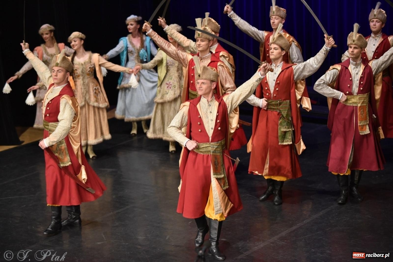 Zdjęcie w galerii na portalu naszraciborz.pl: ZPiT ŚLĄSK wrócił do Raciborza. Wyśmienity koncert na deskach RCK-u wiadomości z regionu