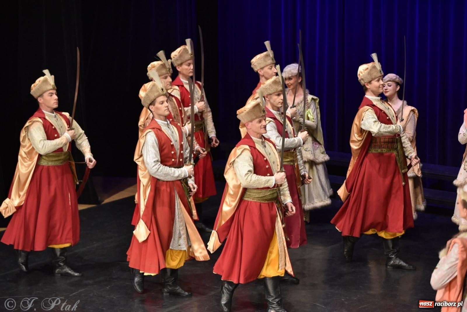 Zdjęcie w galerii na portalu naszraciborz.pl: ZPiT ŚLĄSK wrócił do Raciborza. Wyśmienity koncert na deskach RCK-u wiadomości z regionu