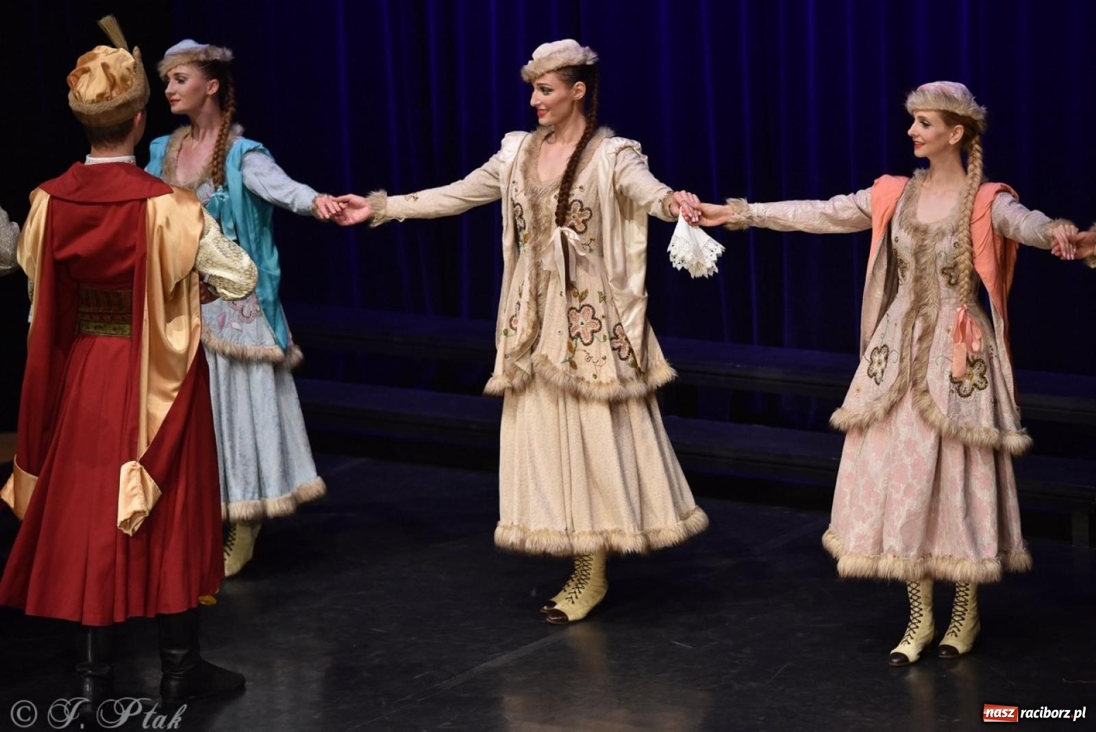 Zdjęcie w galerii na portalu naszraciborz.pl: ZPiT ŚLĄSK wrócił do Raciborza. Wyśmienity koncert na deskach RCK-u wiadomości z regionu