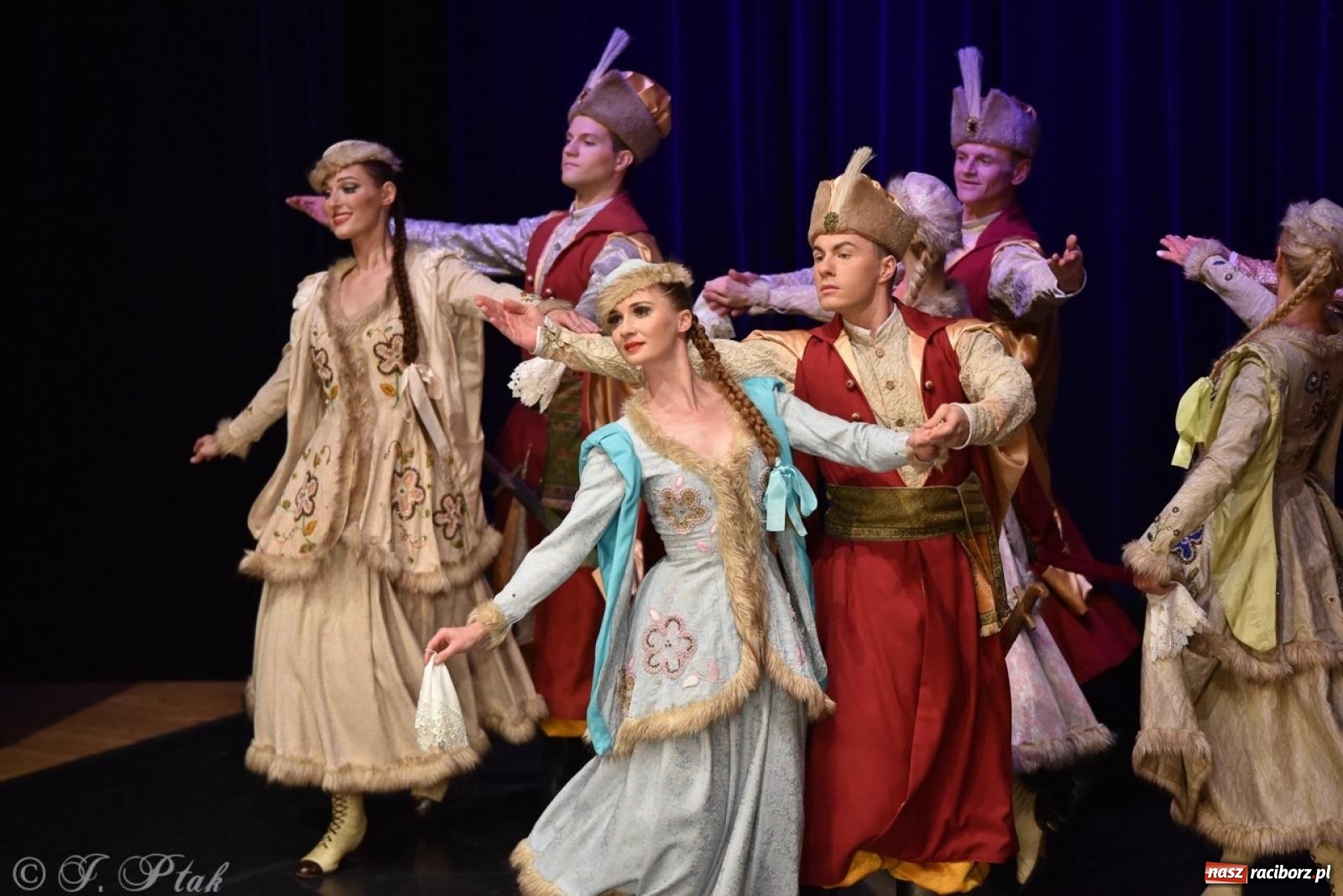 Zdjęcie w galerii na portalu naszraciborz.pl: ZPiT ŚLĄSK wrócił do Raciborza. Wyśmienity koncert na deskach RCK-u wiadomości z regionu