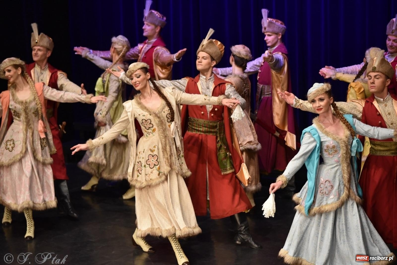 Zdjęcie w galerii na portalu naszraciborz.pl: ZPiT ŚLĄSK wrócił do Raciborza. Wyśmienity koncert na deskach RCK-u wiadomości z regionu