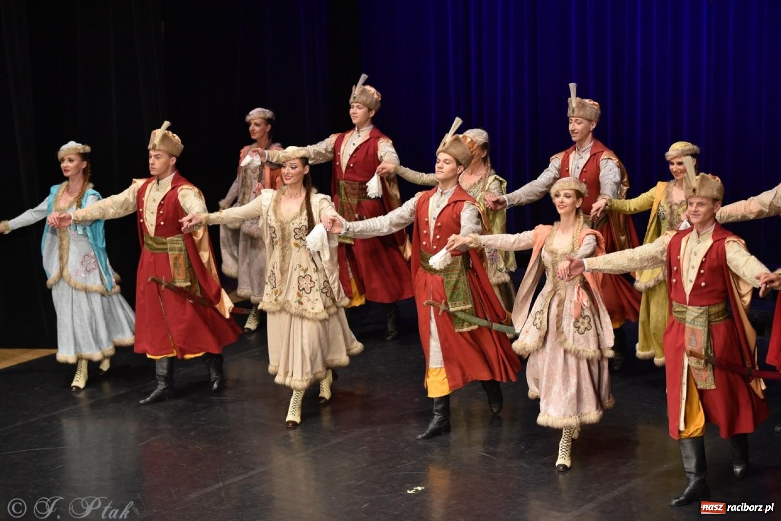 Zdjęcie w galerii na portalu naszraciborz.pl: ZPiT ŚLĄSK wrócił do Raciborza. Wyśmienity koncert na deskach RCK-u wiadomości z regionu