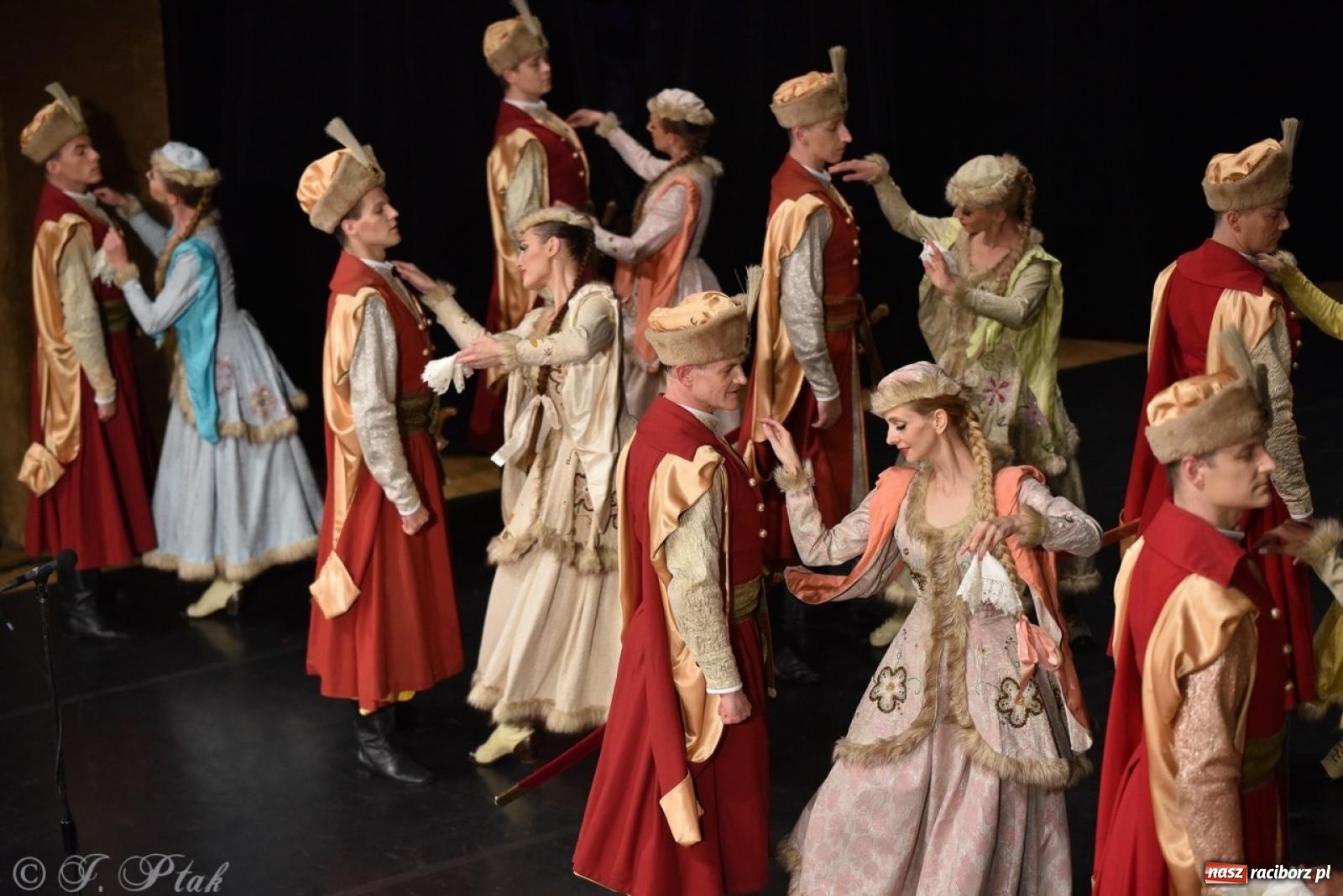 Zdjęcie w galerii na portalu naszraciborz.pl: ZPiT ŚLĄSK wrócił do Raciborza. Wyśmienity koncert na deskach RCK-u wiadomości z regionu