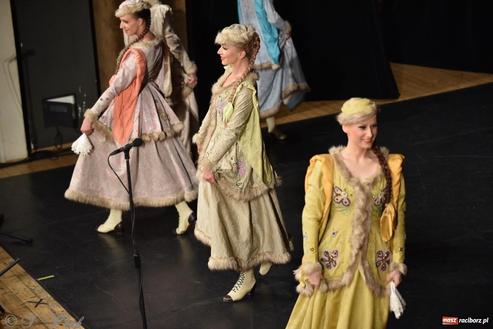 Zdjęcie w galerii na portalu naszraciborz.pl: ZPiT ŚLĄSK wrócił do Raciborza. Wyśmienity koncert na deskach RCK-u wiadomości z regionu