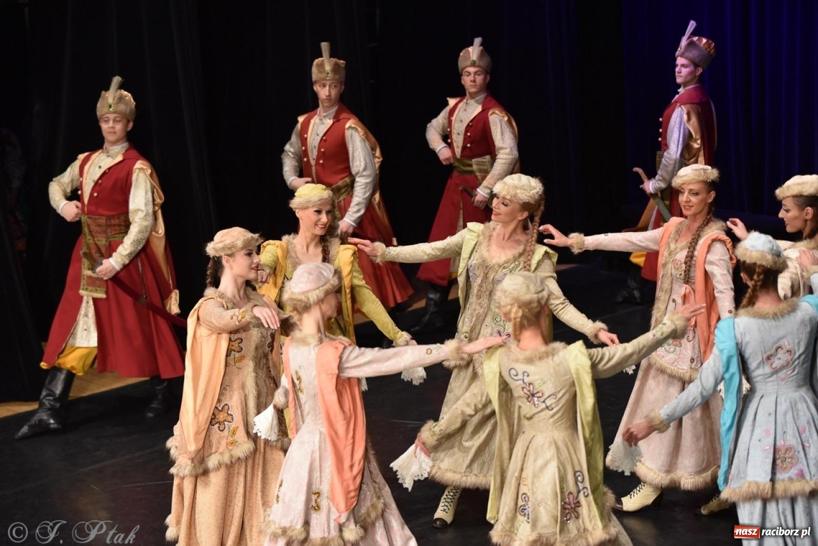 Zdjęcie w galerii na portalu naszraciborz.pl: ZPiT ŚLĄSK wrócił do Raciborza. Wyśmienity koncert na deskach RCK-u wiadomości z regionu