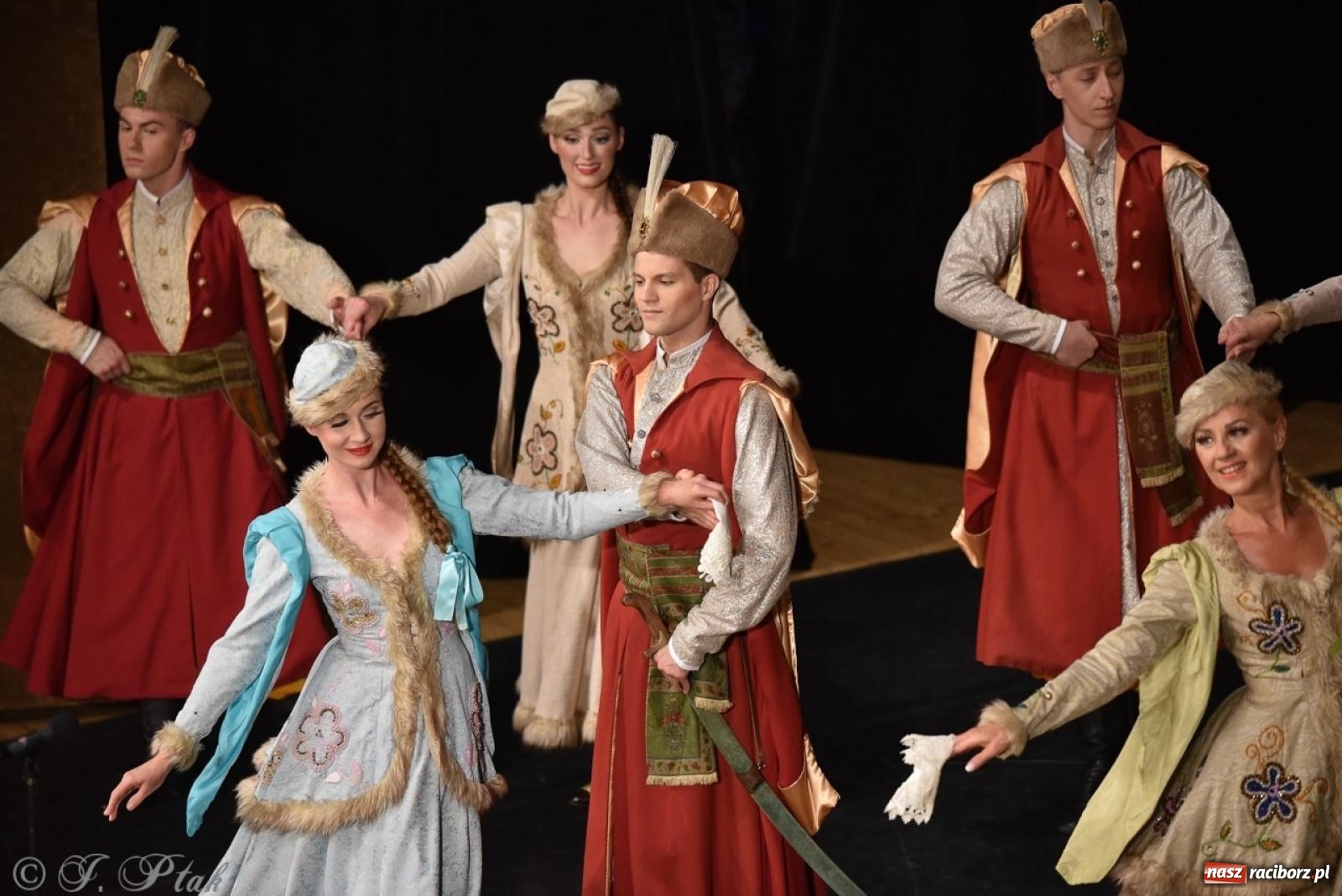 Zdjęcie w galerii na portalu naszraciborz.pl: ZPiT ŚLĄSK wrócił do Raciborza. Wyśmienity koncert na deskach RCK-u wiadomości z regionu