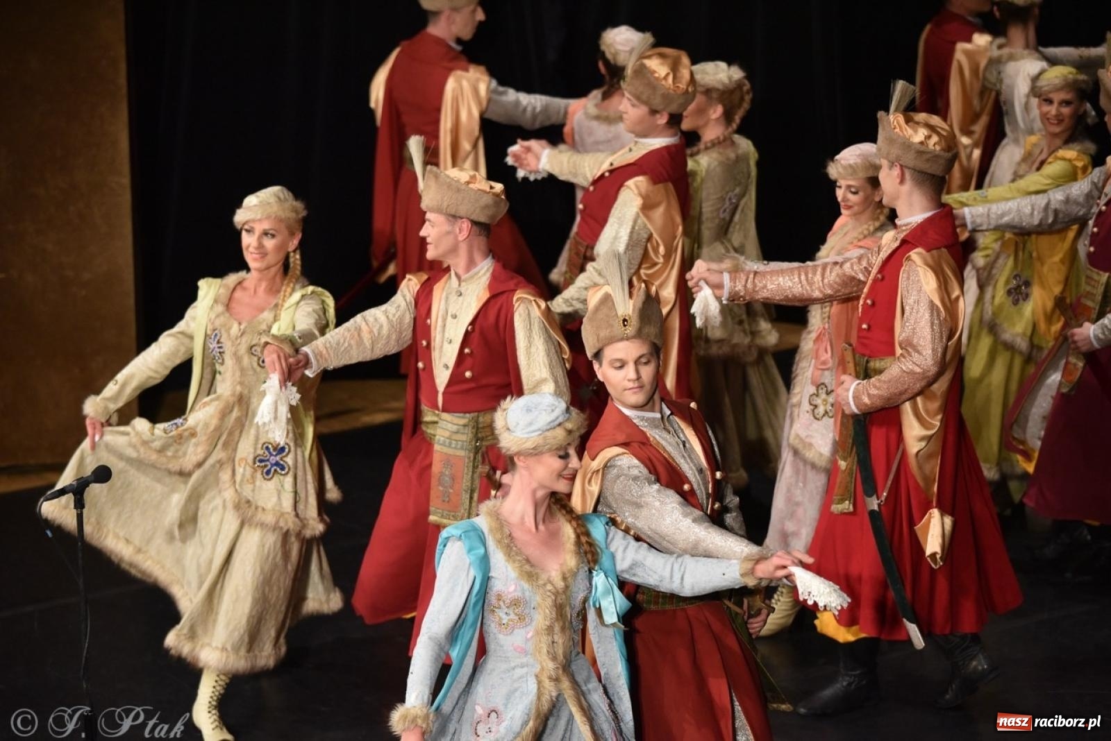 Zdjęcie w galerii na portalu naszraciborz.pl: ZPiT ŚLĄSK wrócił do Raciborza. Wyśmienity koncert na deskach RCK-u wiadomości z regionu