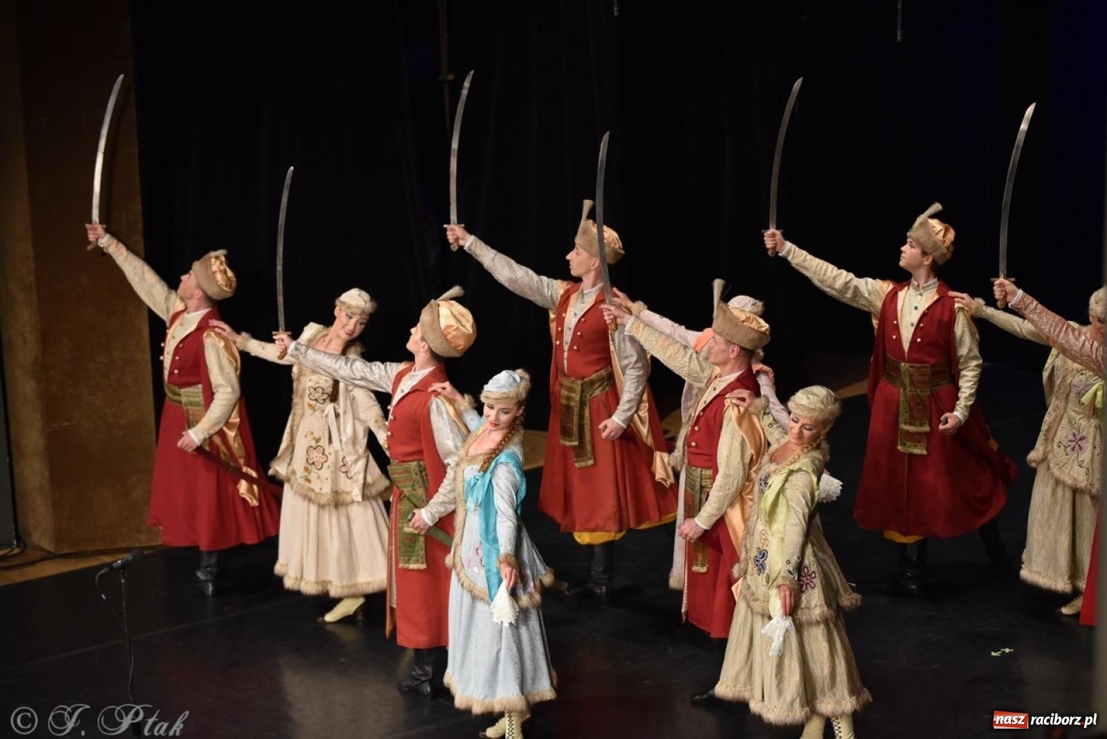 Zdjęcie w galerii na portalu naszraciborz.pl: ZPiT ŚLĄSK wrócił do Raciborza. Wyśmienity koncert na deskach RCK-u wiadomości z regionu