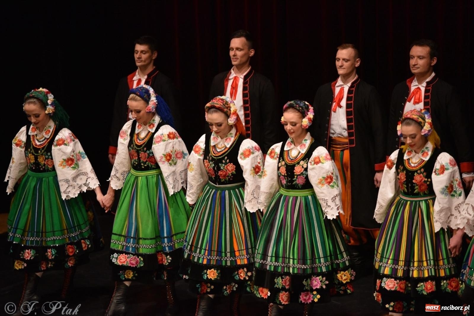 Zdjęcie w galerii na portalu naszraciborz.pl: ZPiT ŚLĄSK wrócił do Raciborza. Wyśmienity koncert na deskach RCK-u wiadomości z regionu