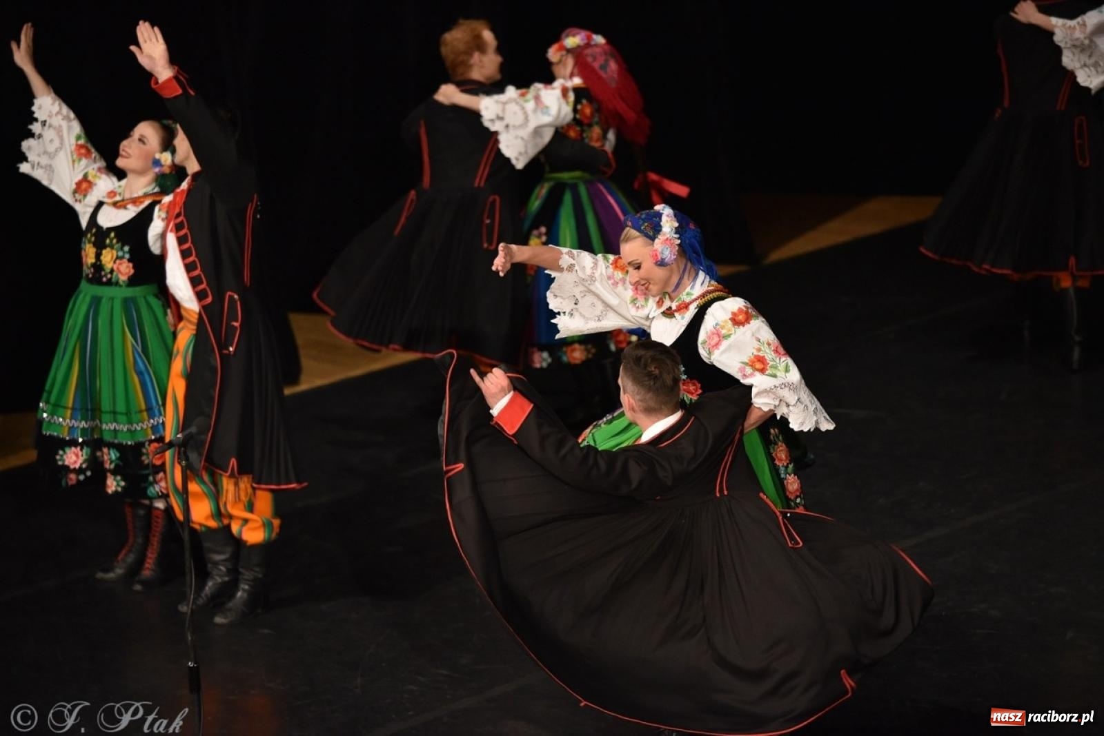 Zdjęcie w galerii na portalu naszraciborz.pl: ZPiT ŚLĄSK wrócił do Raciborza. Wyśmienity koncert na deskach RCK-u wiadomości z regionu