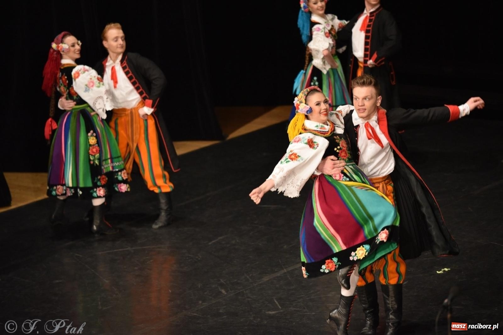 Zdjęcie w galerii na portalu naszraciborz.pl: ZPiT ŚLĄSK wrócił do Raciborza. Wyśmienity koncert na deskach RCK-u wiadomości z regionu