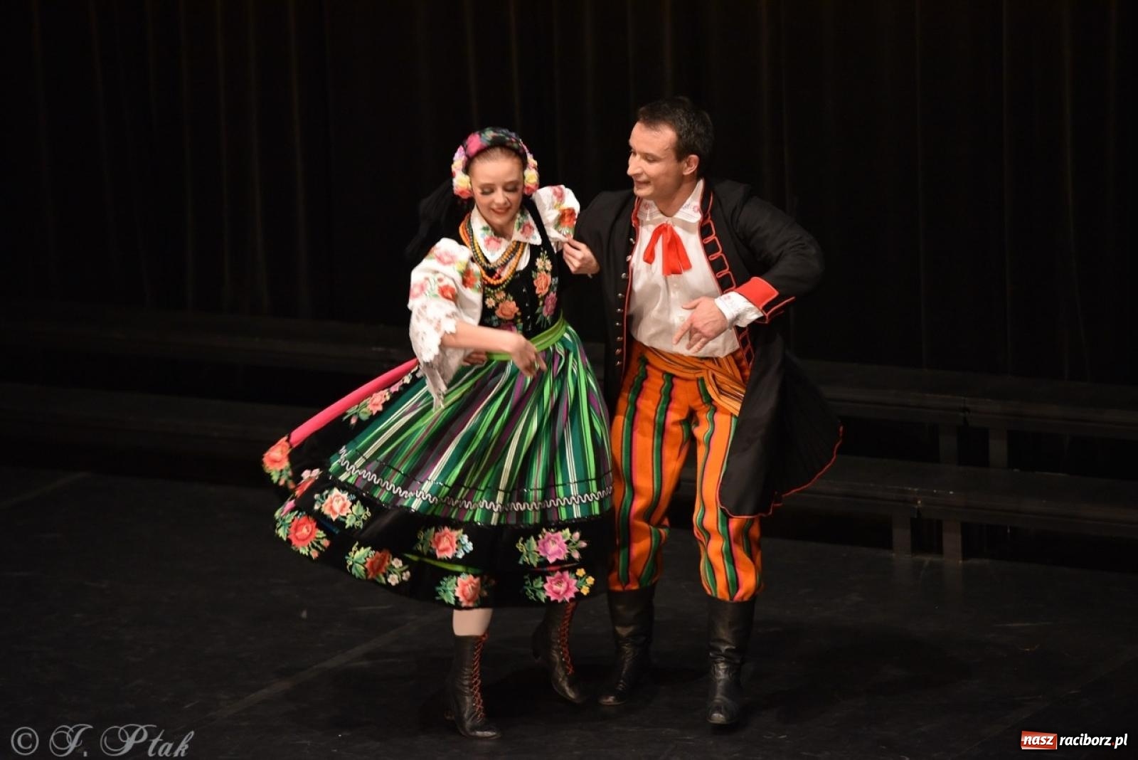 Zdjęcie w galerii na portalu naszraciborz.pl: ZPiT ŚLĄSK wrócił do Raciborza. Wyśmienity koncert na deskach RCK-u wiadomości z regionu