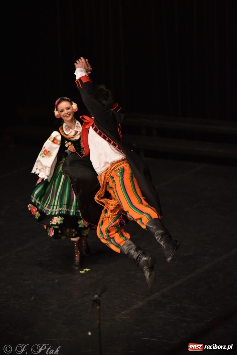 Zdjęcie w galerii na portalu naszraciborz.pl: ZPiT ŚLĄSK wrócił do Raciborza. Wyśmienity koncert na deskach RCK-u wiadomości z regionu