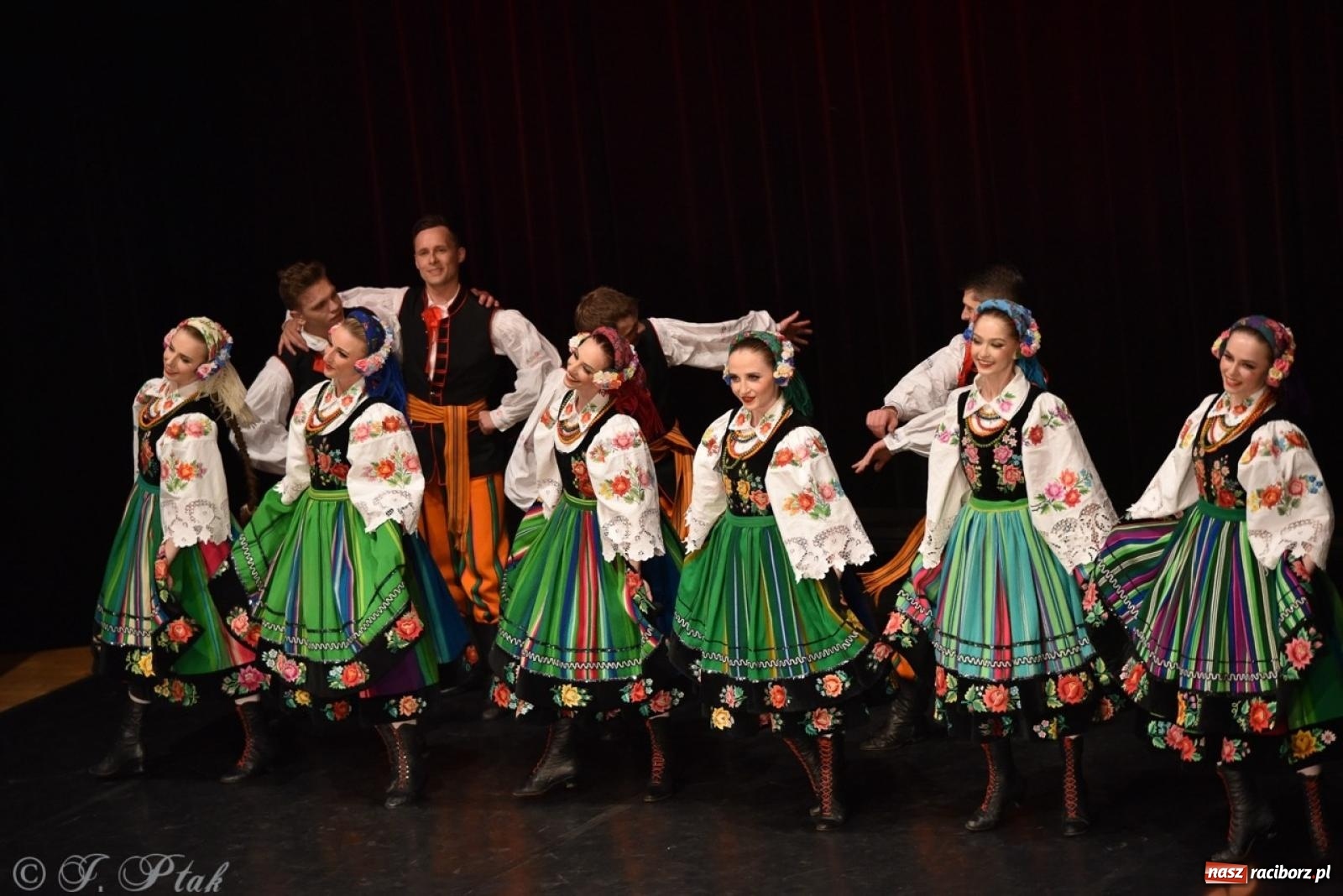 Zdjęcie w galerii na portalu naszraciborz.pl: ZPiT ŚLĄSK wrócił do Raciborza. Wyśmienity koncert na deskach RCK-u wiadomości z regionu