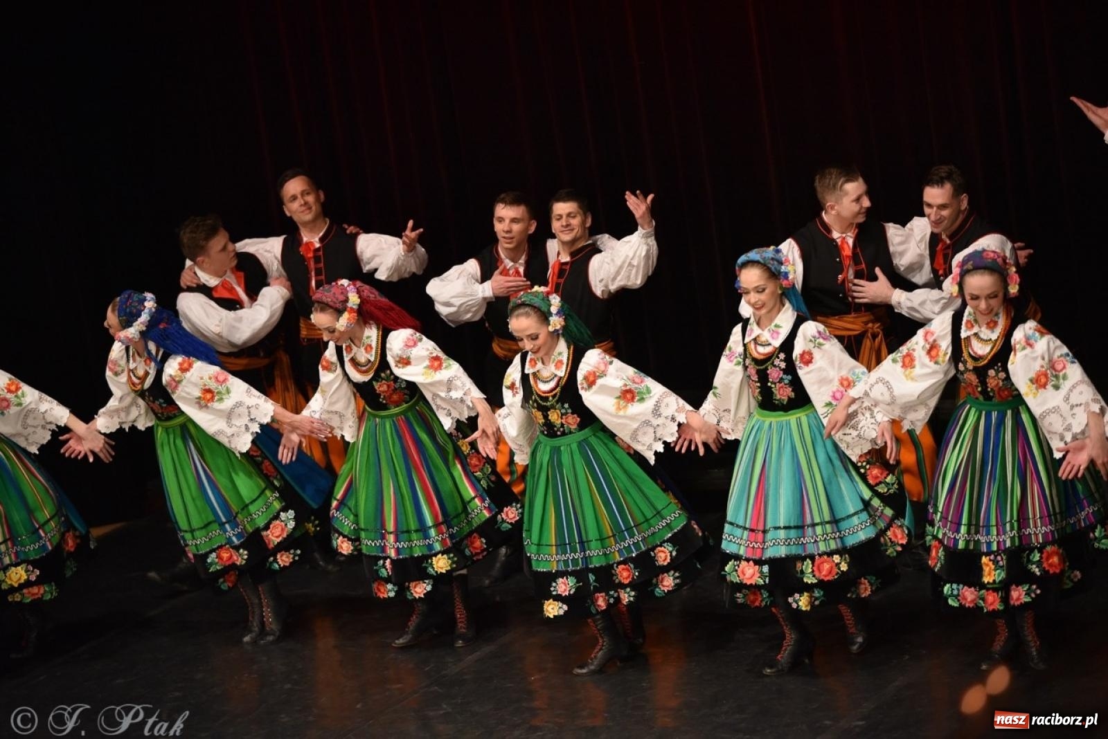 Zdjęcie w galerii na portalu naszraciborz.pl: ZPiT ŚLĄSK wrócił do Raciborza. Wyśmienity koncert na deskach RCK-u wiadomości z regionu