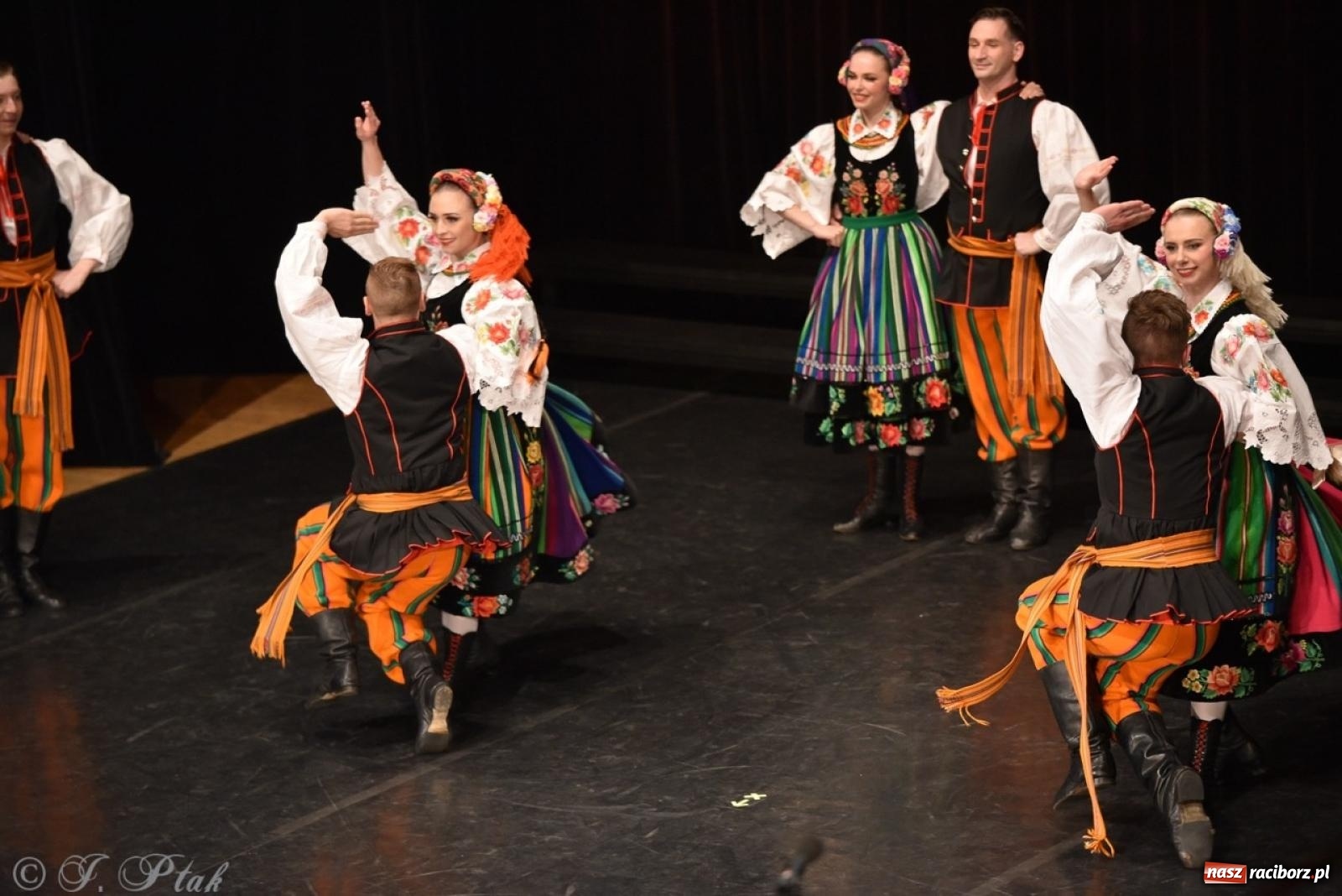 Zdjęcie w galerii na portalu naszraciborz.pl: ZPiT ŚLĄSK wrócił do Raciborza. Wyśmienity koncert na deskach RCK-u wiadomości z regionu