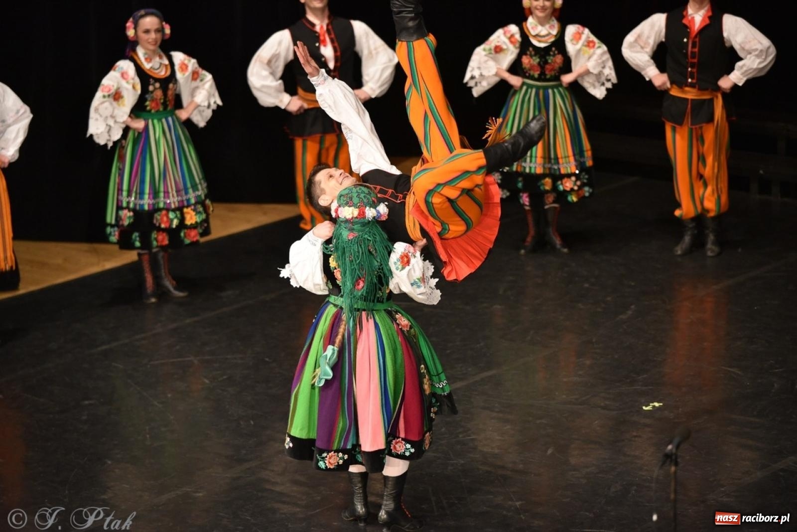 Zdjęcie w galerii na portalu naszraciborz.pl: ZPiT ŚLĄSK wrócił do Raciborza. Wyśmienity koncert na deskach RCK-u wiadomości z regionu