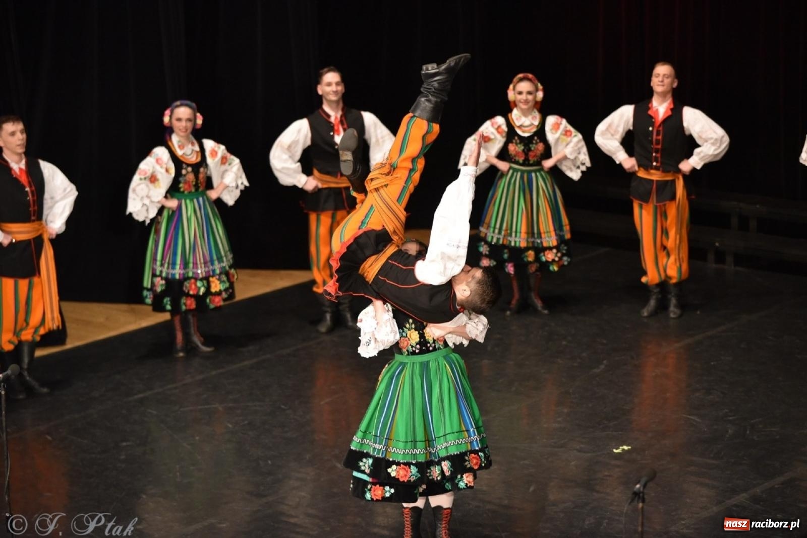 Zdjęcie w galerii na portalu naszraciborz.pl: ZPiT ŚLĄSK wrócił do Raciborza. Wyśmienity koncert na deskach RCK-u wiadomości z regionu