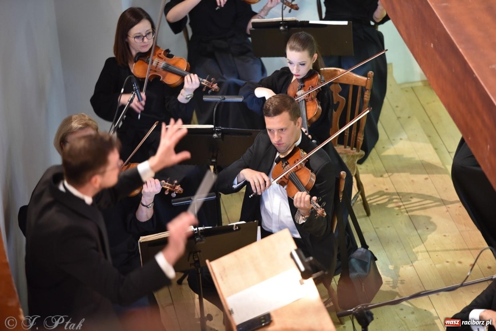 Zdjęcie w galerii na portalu naszraciborz.pl: ZPiT ŚLĄSK wrócił do Raciborza. Wyśmienity koncert na deskach RCK-u wiadomości z regionu