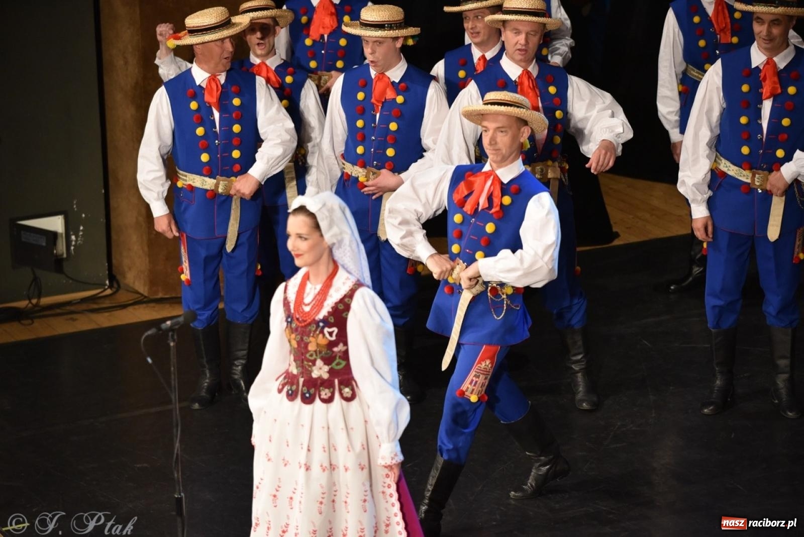 Zdjęcie w galerii na portalu naszraciborz.pl: ZPiT ŚLĄSK wrócił do Raciborza. Wyśmienity koncert na deskach RCK-u wiadomości z regionu