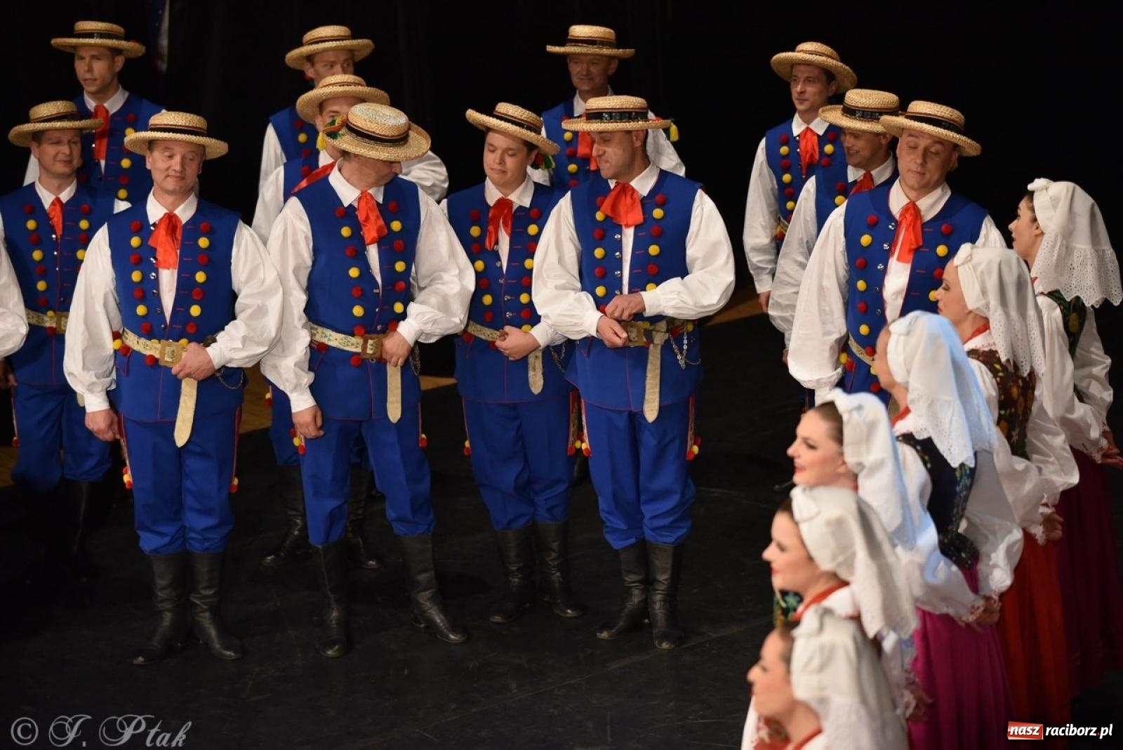 Zdjęcie w galerii na portalu naszraciborz.pl: ZPiT ŚLĄSK wrócił do Raciborza. Wyśmienity koncert na deskach RCK-u wiadomości z regionu