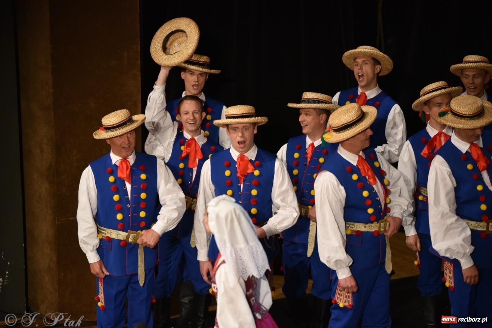 Zdjęcie w galerii na portalu naszraciborz.pl: ZPiT ŚLĄSK wrócił do Raciborza. Wyśmienity koncert na deskach RCK-u wiadomości z regionu