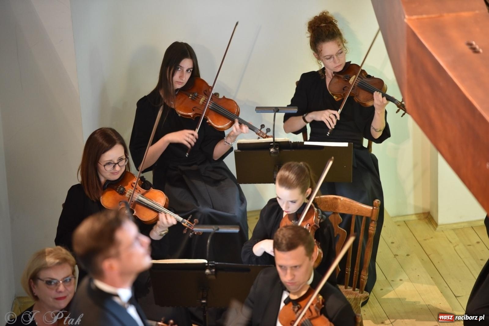 Zdjęcie w galerii na portalu naszraciborz.pl: ZPiT ŚLĄSK wrócił do Raciborza. Wyśmienity koncert na deskach RCK-u wiadomości z regionu