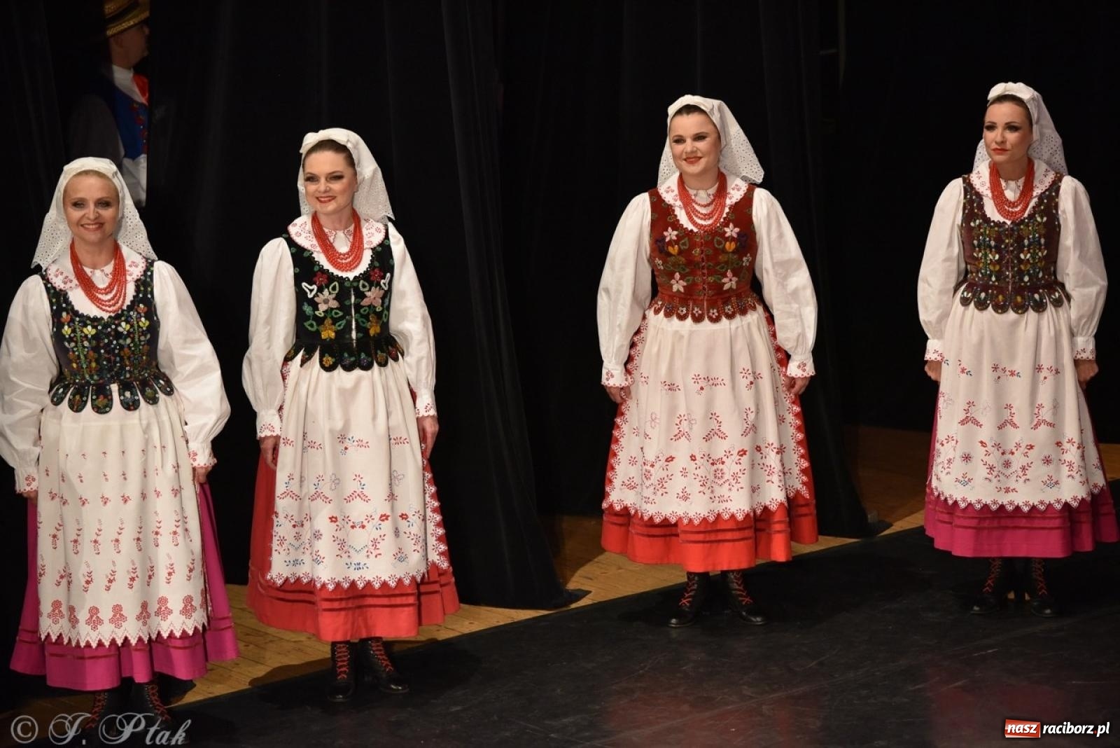 Zdjęcie w galerii na portalu naszraciborz.pl: ZPiT ŚLĄSK wrócił do Raciborza. Wyśmienity koncert na deskach RCK-u wiadomości z regionu