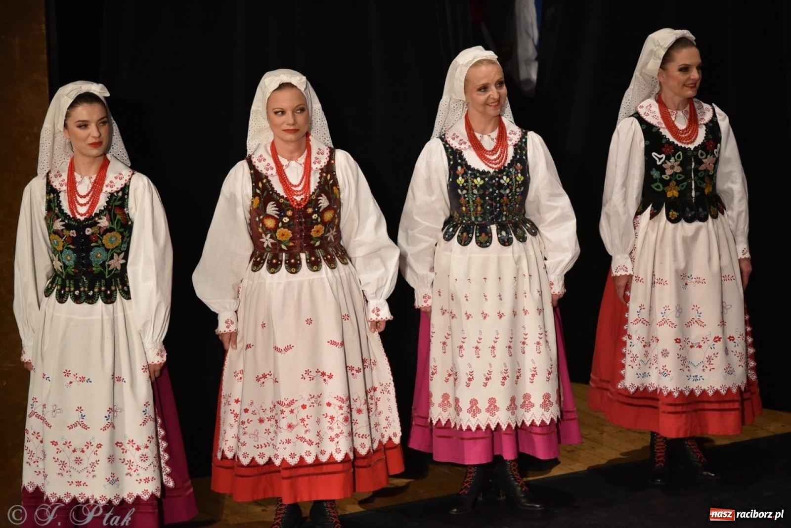 Zdjęcie w galerii na portalu naszraciborz.pl: ZPiT ŚLĄSK wrócił do Raciborza. Wyśmienity koncert na deskach RCK-u wiadomości z regionu