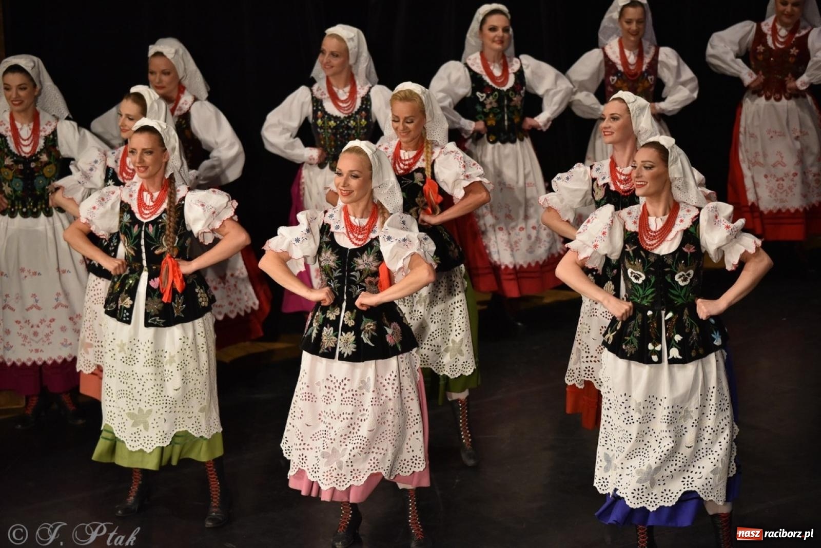 Zdjęcie w galerii na portalu naszraciborz.pl: ZPiT ŚLĄSK wrócił do Raciborza. Wyśmienity koncert na deskach RCK-u wiadomości z regionu