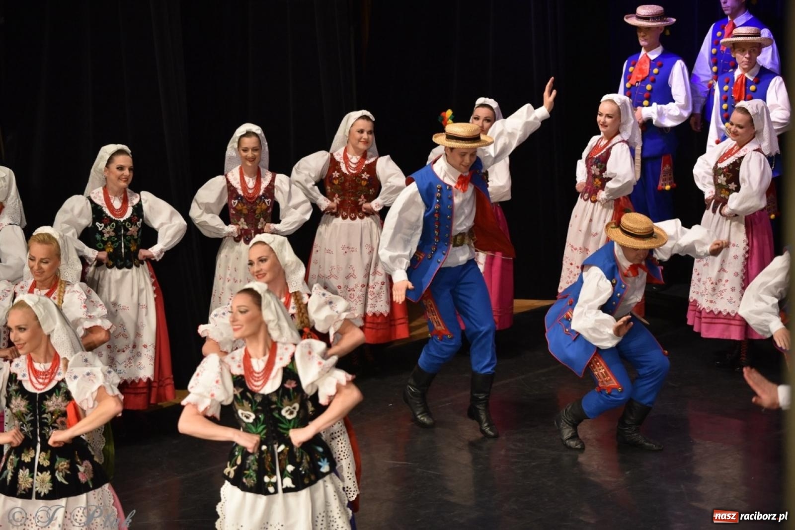 Zdjęcie w galerii na portalu naszraciborz.pl: ZPiT ŚLĄSK wrócił do Raciborza. Wyśmienity koncert na deskach RCK-u wiadomości z regionu