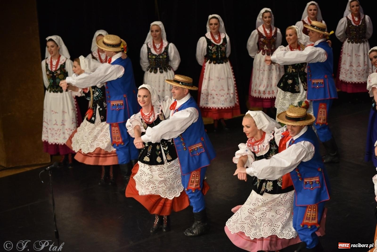 Zdjęcie w galerii na portalu naszraciborz.pl: ZPiT ŚLĄSK wrócił do Raciborza. Wyśmienity koncert na deskach RCK-u wiadomości z regionu