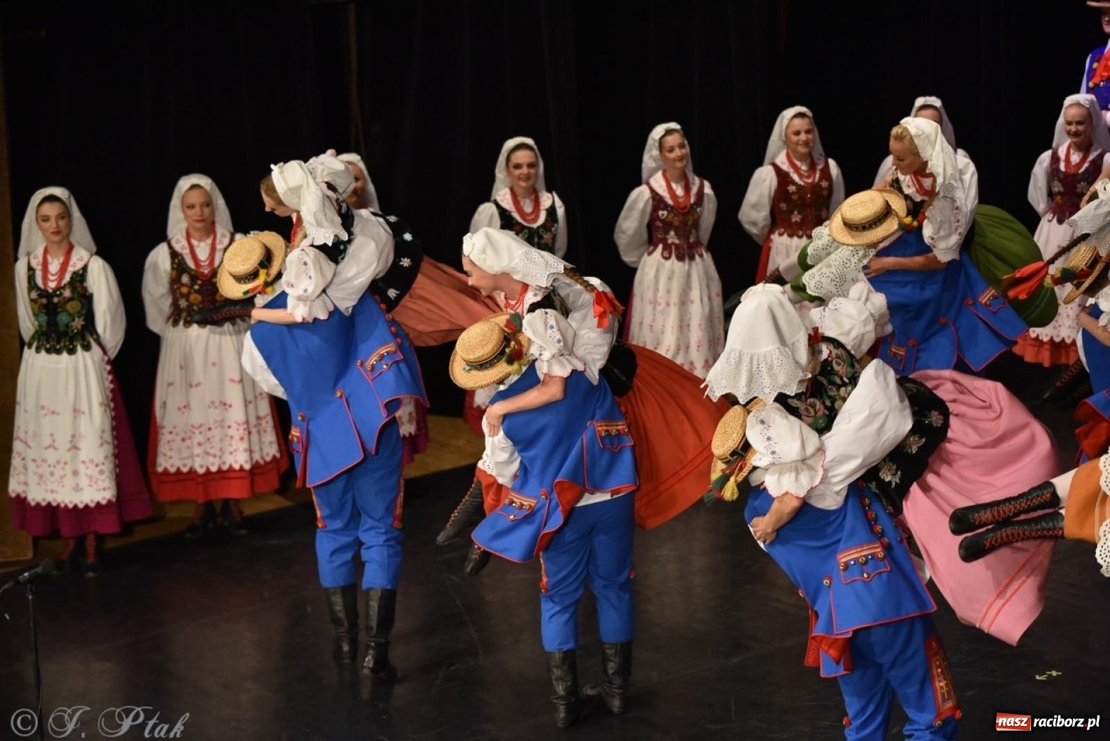 Zdjęcie w galerii na portalu naszraciborz.pl: ZPiT ŚLĄSK wrócił do Raciborza. Wyśmienity koncert na deskach RCK-u wiadomości z regionu