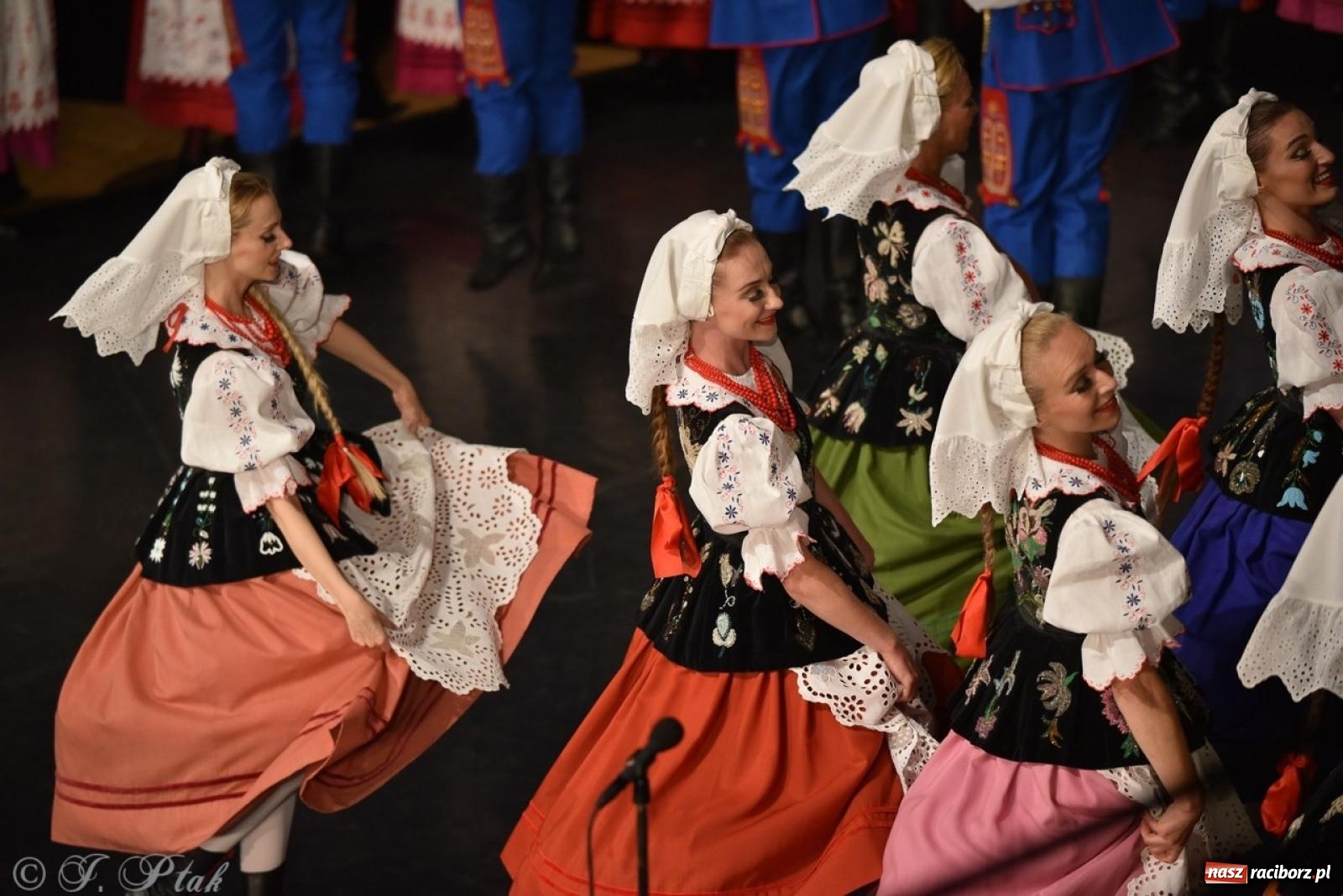 Zdjęcie w galerii na portalu naszraciborz.pl: ZPiT ŚLĄSK wrócił do Raciborza. Wyśmienity koncert na deskach RCK-u wiadomości z regionu