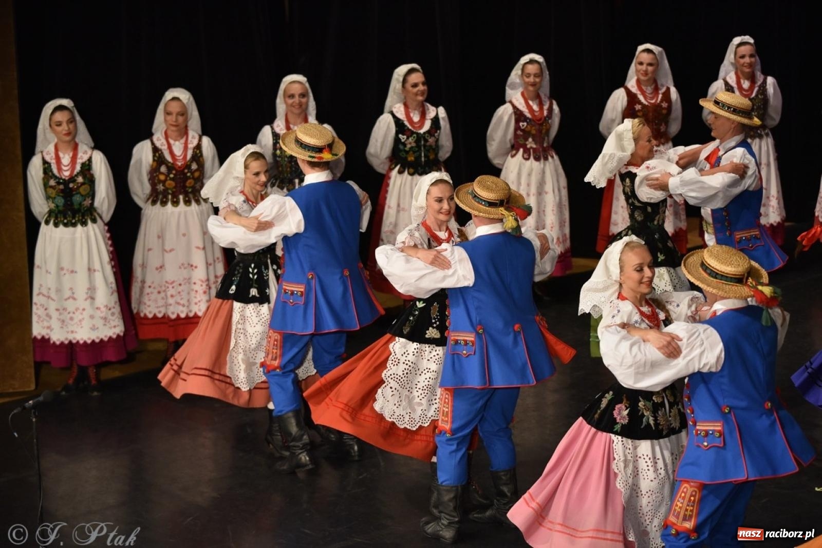 Zdjęcie w galerii na portalu naszraciborz.pl: ZPiT ŚLĄSK wrócił do Raciborza. Wyśmienity koncert na deskach RCK-u wiadomości z regionu