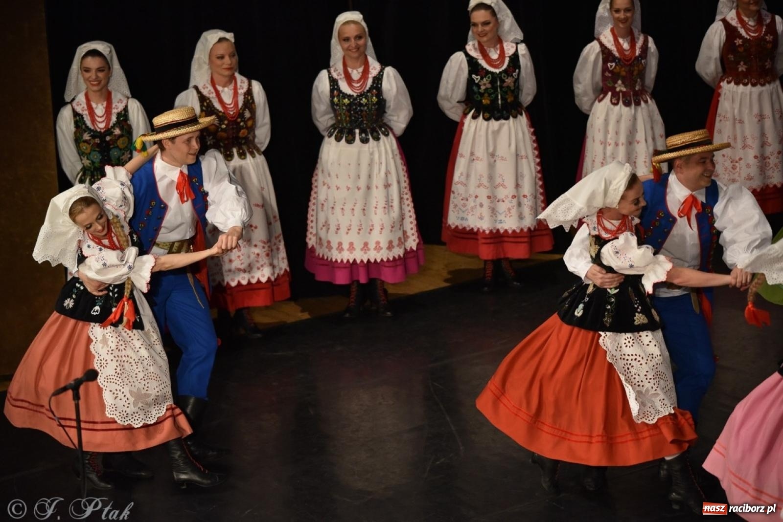 Zdjęcie w galerii na portalu naszraciborz.pl: ZPiT ŚLĄSK wrócił do Raciborza. Wyśmienity koncert na deskach RCK-u wiadomości z regionu