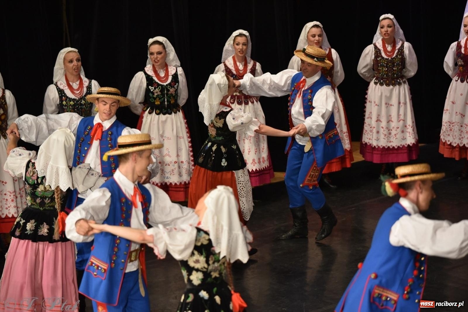 Zdjęcie w galerii na portalu naszraciborz.pl: ZPiT ŚLĄSK wrócił do Raciborza. Wyśmienity koncert na deskach RCK-u wiadomości z regionu