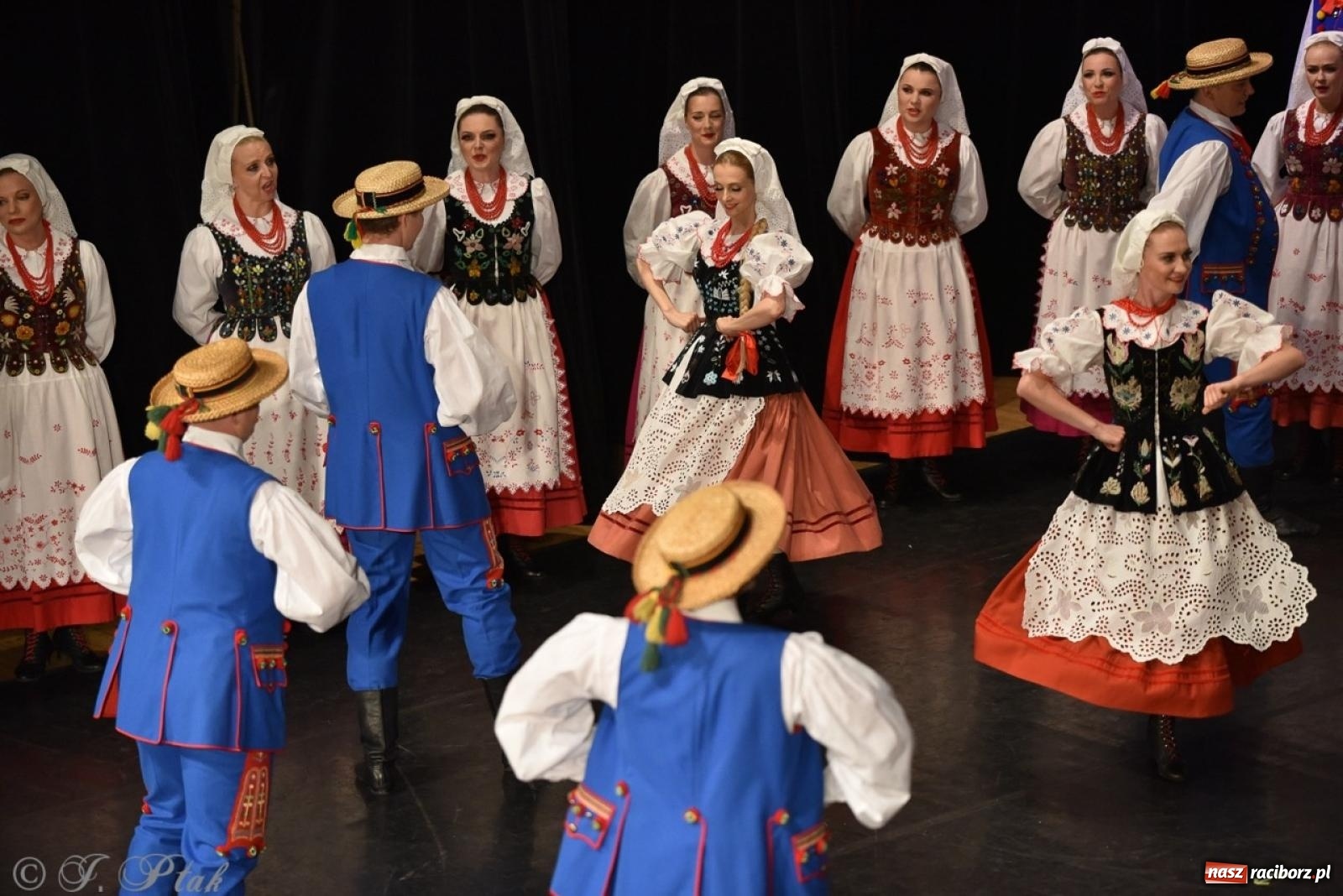 Zdjęcie w galerii na portalu naszraciborz.pl: ZPiT ŚLĄSK wrócił do Raciborza. Wyśmienity koncert na deskach RCK-u wiadomości z regionu