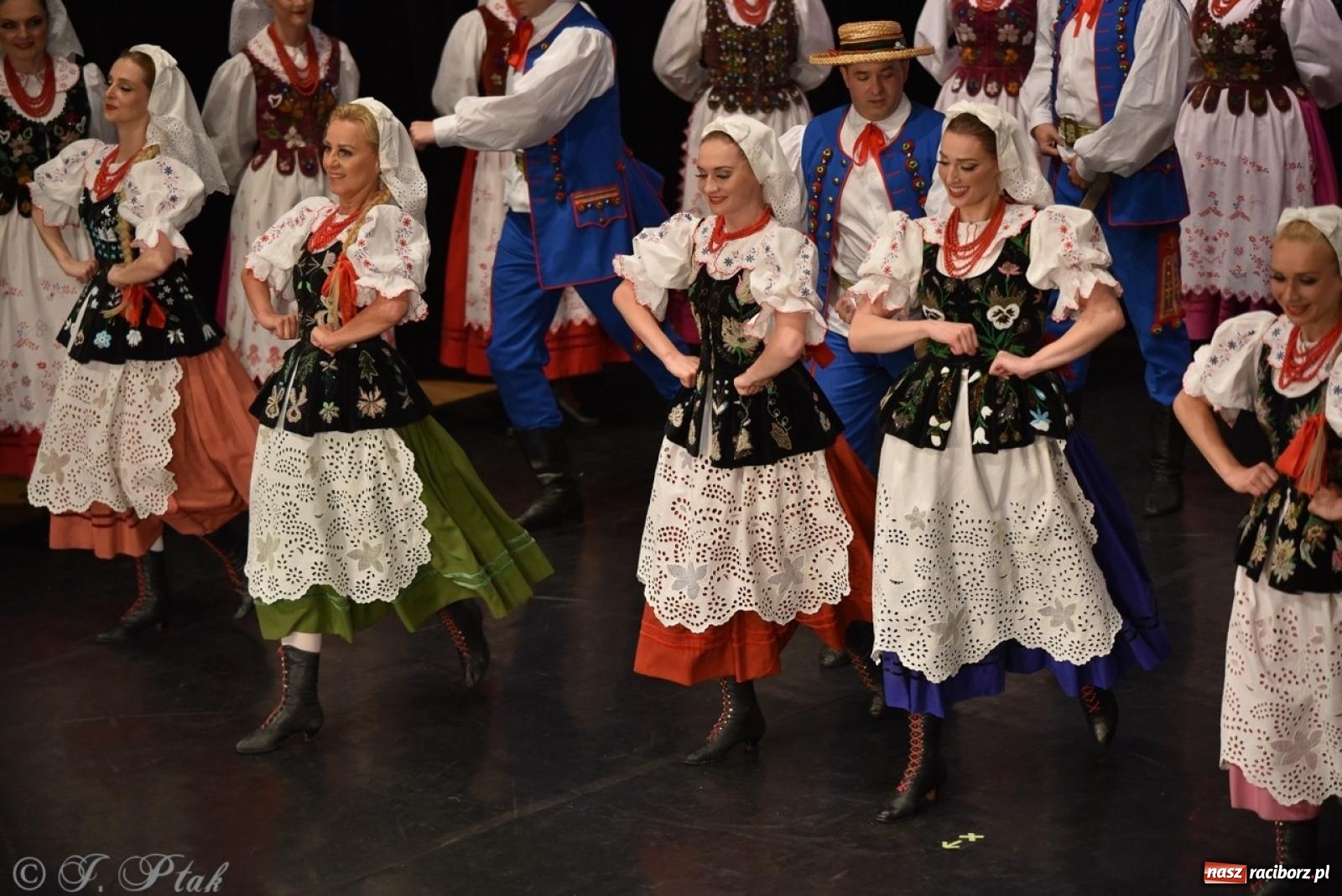 Zdjęcie w galerii na portalu naszraciborz.pl: ZPiT ŚLĄSK wrócił do Raciborza. Wyśmienity koncert na deskach RCK-u wiadomości z regionu