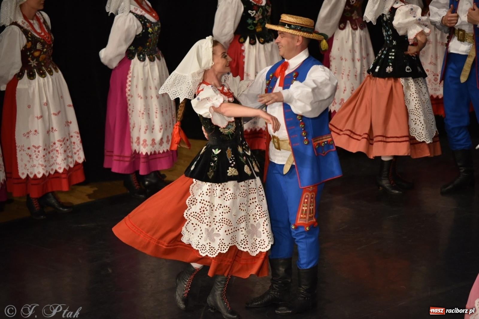 Zdjęcie w galerii na portalu naszraciborz.pl: ZPiT ŚLĄSK wrócił do Raciborza. Wyśmienity koncert na deskach RCK-u wiadomości z regionu