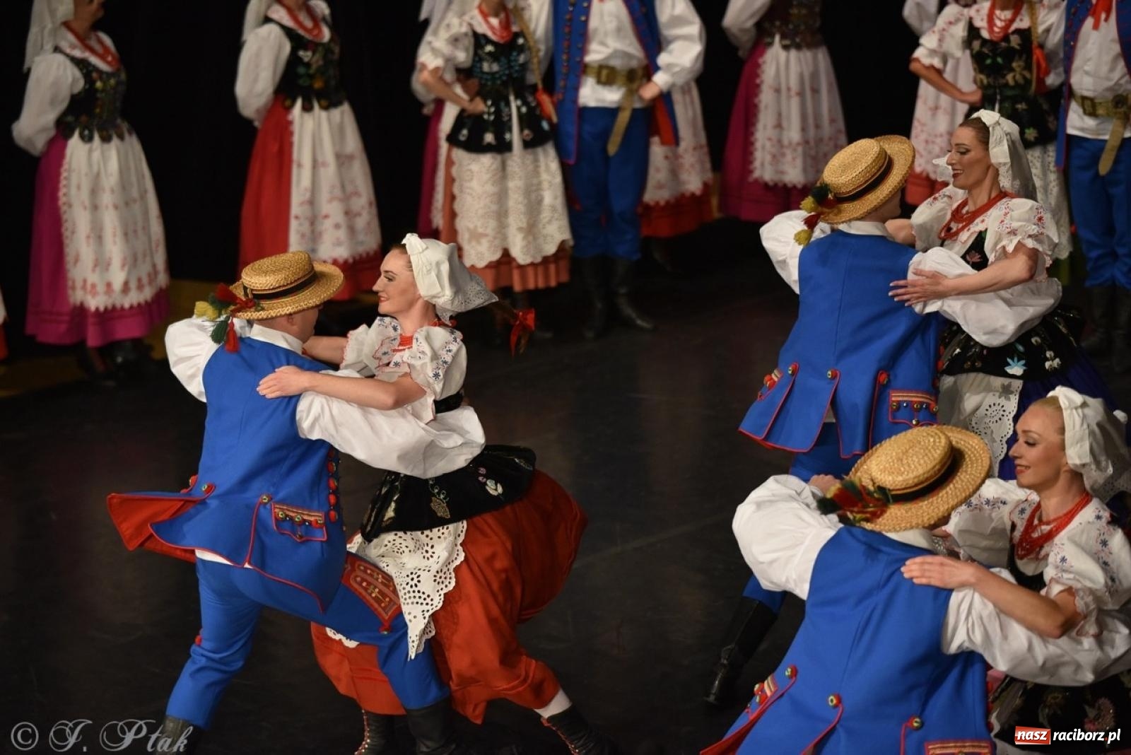 Zdjęcie w galerii na portalu naszraciborz.pl: ZPiT ŚLĄSK wrócił do Raciborza. Wyśmienity koncert na deskach RCK-u wiadomości z regionu