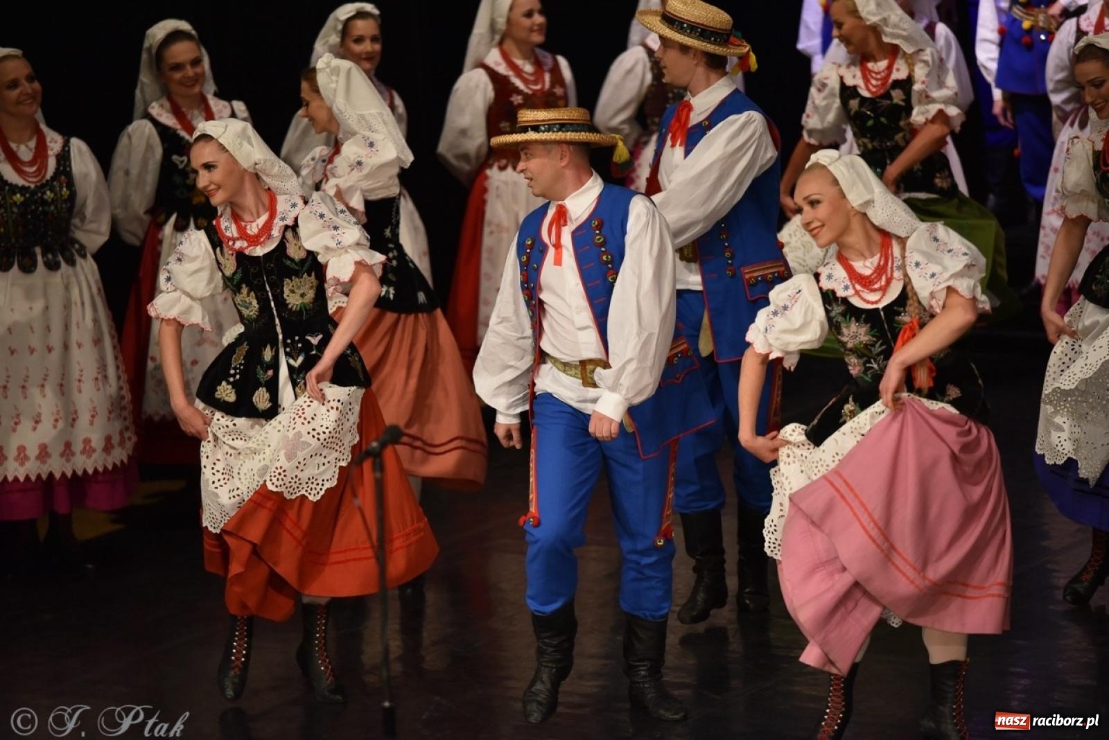 Zdjęcie w galerii na portalu naszraciborz.pl: ZPiT ŚLĄSK wrócił do Raciborza. Wyśmienity koncert na deskach RCK-u wiadomości z regionu