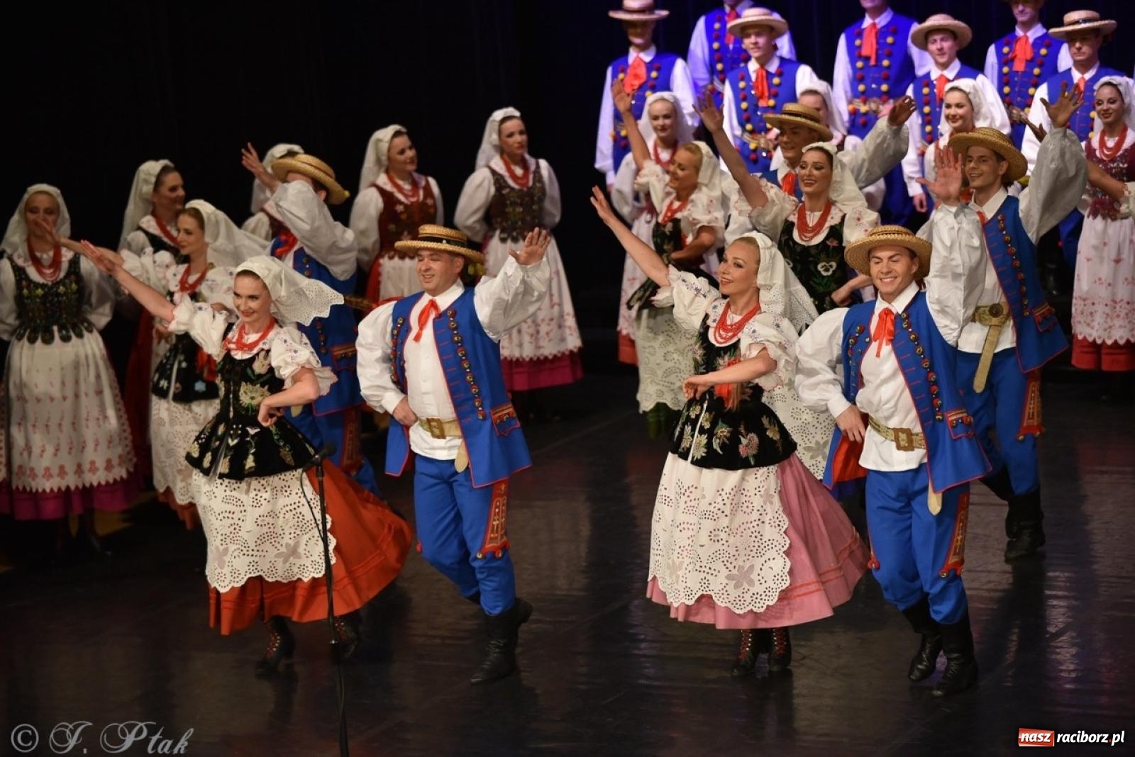 Zdjęcie w galerii na portalu naszraciborz.pl: ZPiT ŚLĄSK wrócił do Raciborza. Wyśmienity koncert na deskach RCK-u wiadomości z regionu