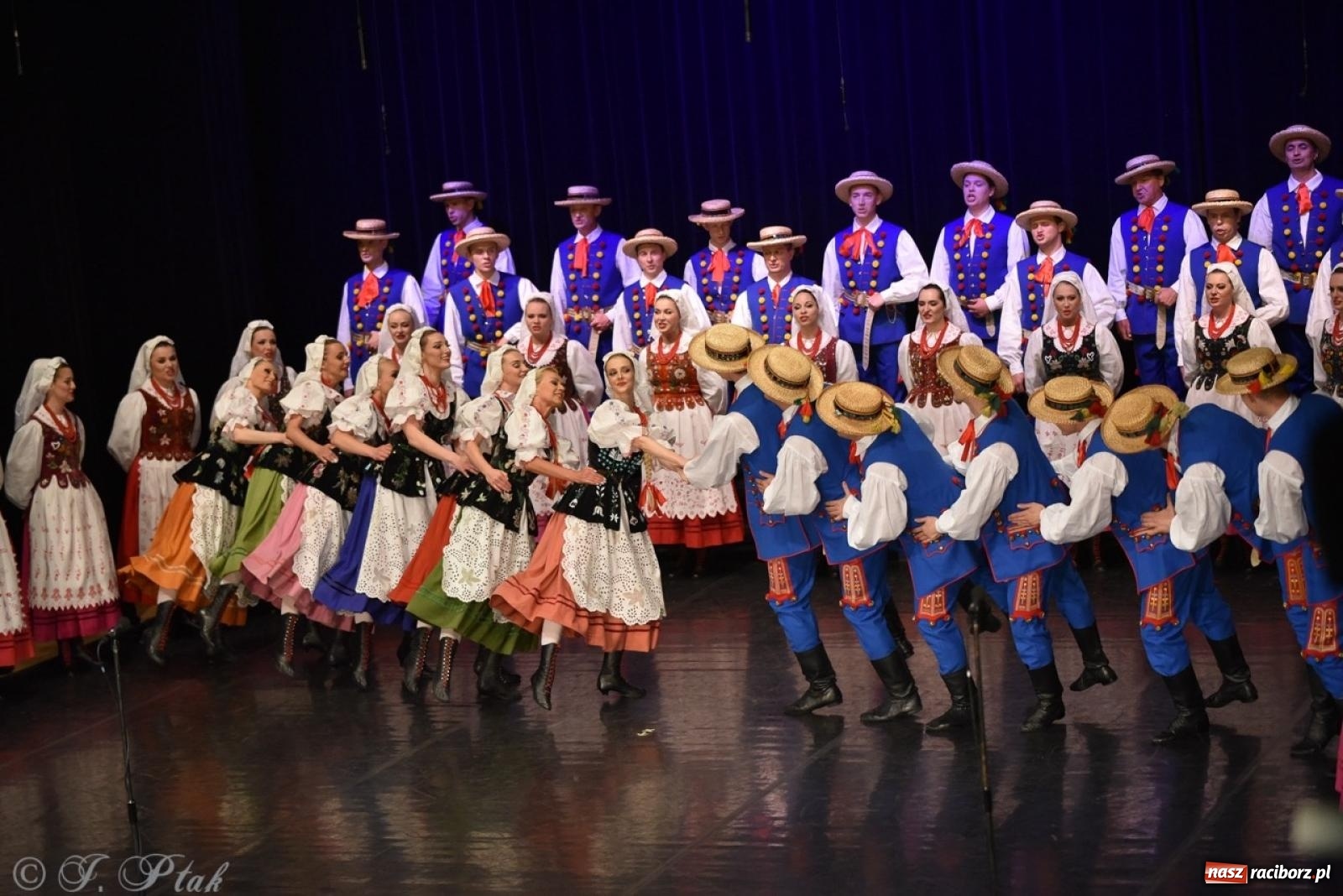 Zdjęcie w galerii na portalu naszraciborz.pl: ZPiT ŚLĄSK wrócił do Raciborza. Wyśmienity koncert na deskach RCK-u wiadomości z regionu